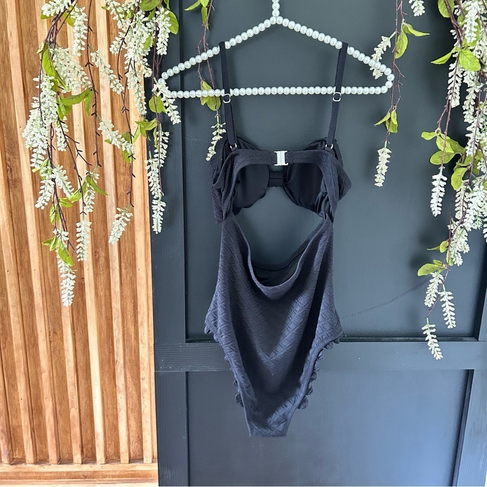 No Brand Padded Scallop ONE piece Swimsuit. Size M - Picture 5 of 8